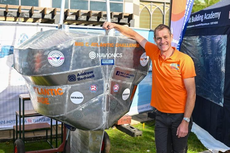 Daredevil dad successfully sets off on challenge to cross Atlantic in 1m boat