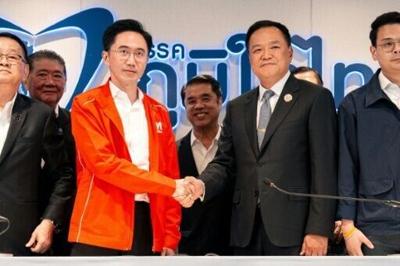 Thailand's Prime Minister Anutin Charnvirakul (centre R) shakes hands with the Pheu Thai party's prime ministerial candidate Yodchanan Wongsawat (centre L) in February 2026