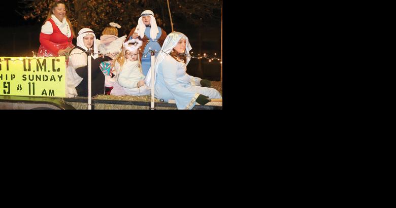 Thousands turn out for 2023 De Soto Christmas parade | Local News - Vimarsana News
