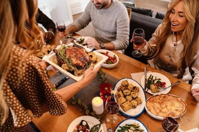 How to Enjoy Holiday Meals Without Feeling Stuffed All Day