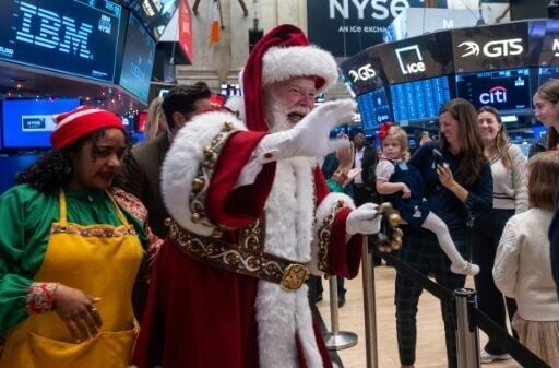 Asian investors struggled to maintain early gains and follow the record-breaking lead from Wall Street's S&P 500