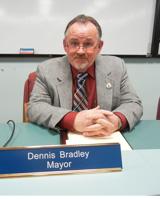 Special prosecutor says he won’t file charges against former Hillsboro mayor