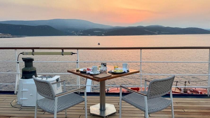 Breakfast on Wind Surf