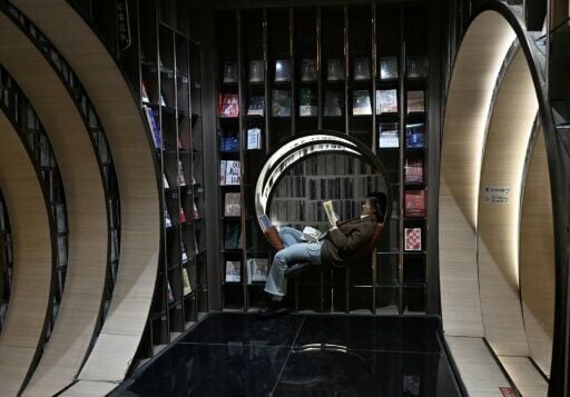 Some bookstore shoppers complain the constant photographs taken by visitors interferes with their ability to read