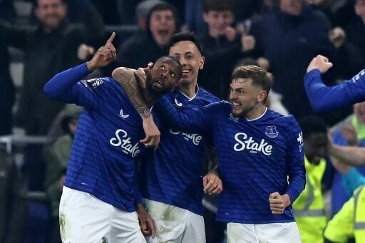 Everton beat Chelsea 3-0 to boost their chances of qualifying for European football