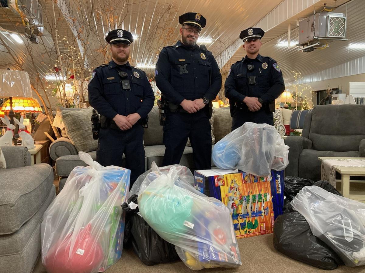 PHOTO Police department helping out Top Stories