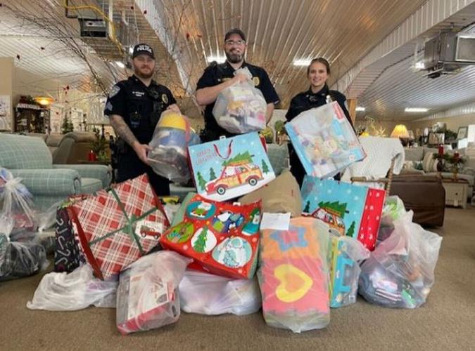 Local corrections officers, community give back during holiday season