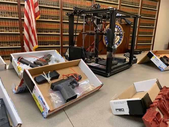 Schumer, police push to keep federal law that makes plastic ‘ghost guns