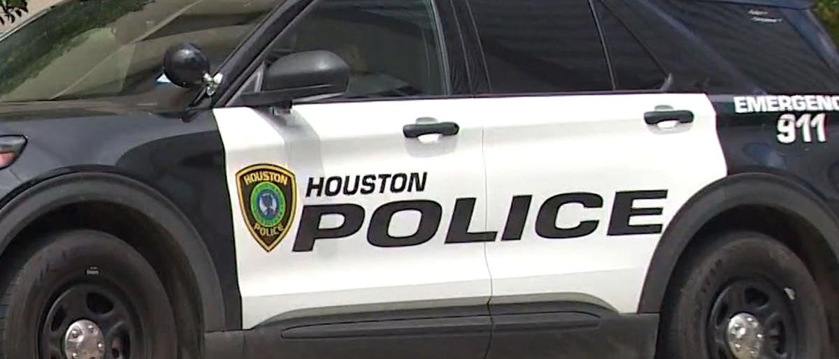 Fatal crash on Richmond Ave in west Houston hospitalizes 1, kills 2  including mother of children injured in backseat, HPD says - ABC13 Houston