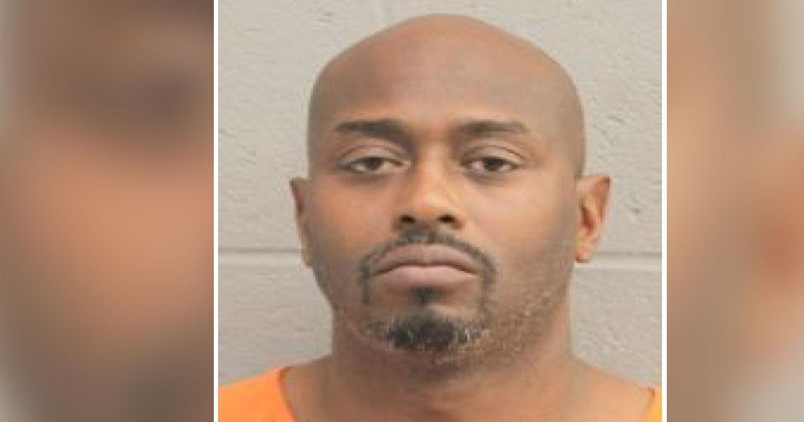 Convicted felon arrested after dropping firearm while fleeing deputies ...