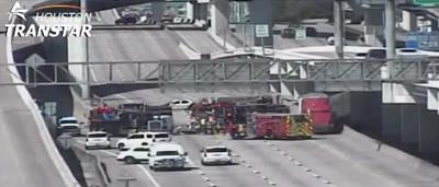 Man dies after crashing into disabled 18-wheeler on shoulder of Houston ...