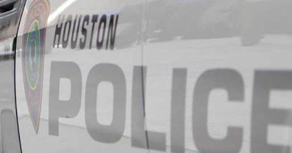 Houston police investigate fatal shooting and wounding at Oak Vista Street