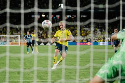 Sam Surridge converts a penalty kick against Montreal