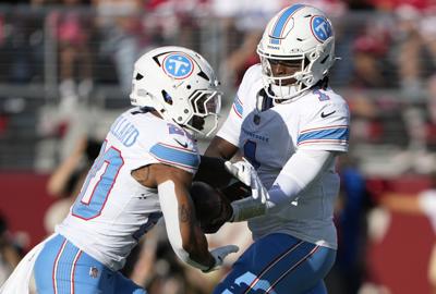 Titans' Cam Ward hands off to Tony Pollard