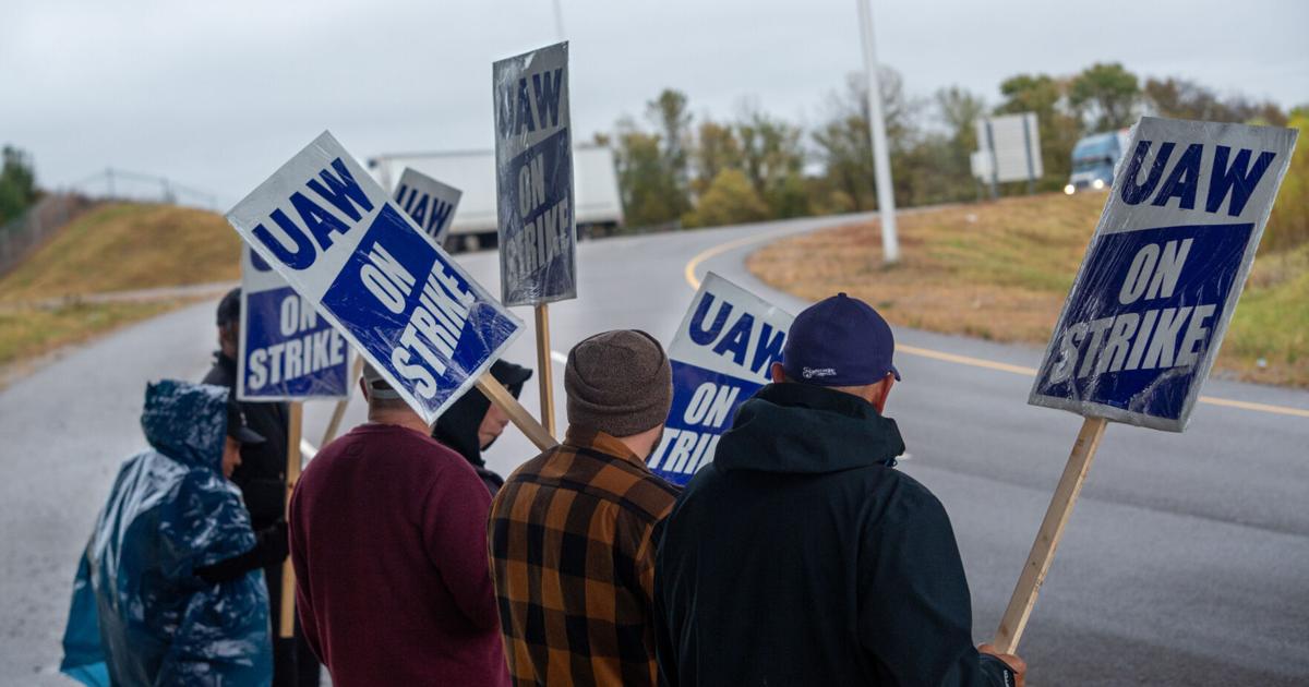 Spring Hill GM workers remain on strike as reports of decision spread |  manufacturing