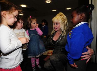 Dolly Parton Launches Her Imagination Library