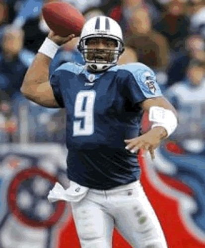 Steve McNair still in friends' hearts year after death 