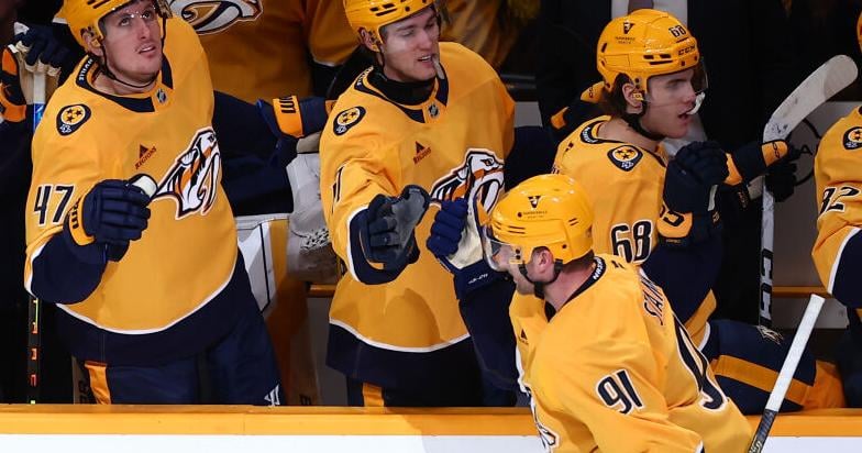 Streaking Stamkos scores four in Predators' 7-2 win