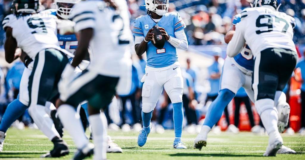 Titans' Saleh advises patience after Cam Ward's so-so season opener