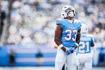 Titans linebacker Cedric Gray