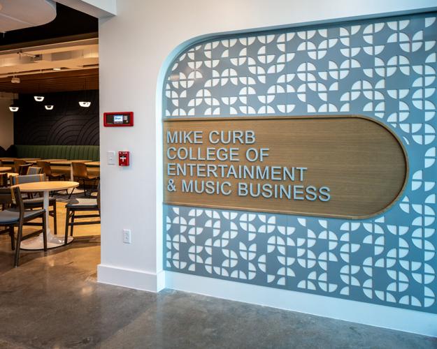 CurbCollegeOmusicBiz-1432.jpg