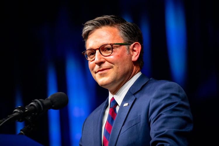 2025GOPStatesmensDinnerMikeJohnsonWEB-2.jpg