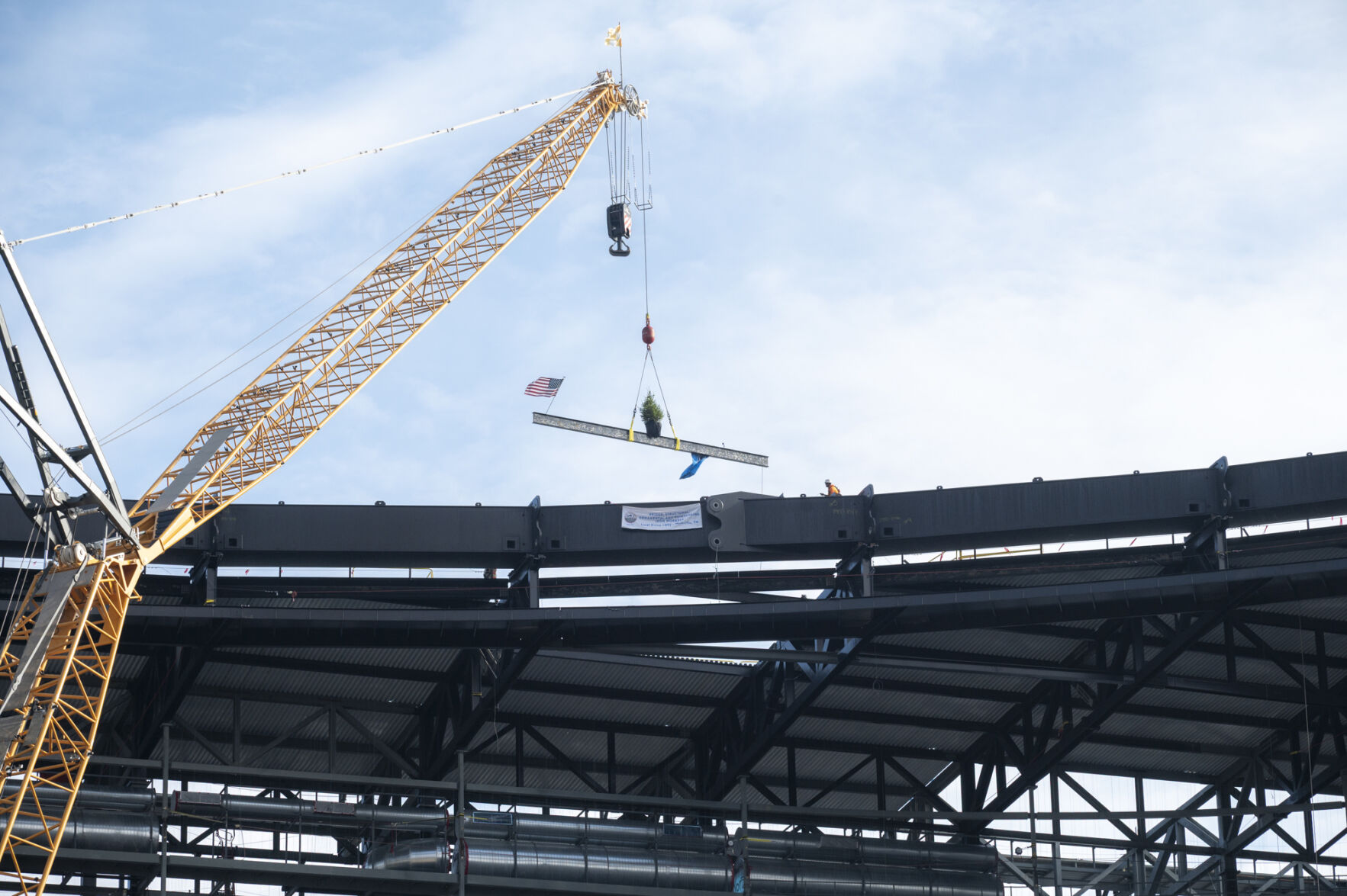 11-21-25 StadiumToppingCeremony-3450.jpg