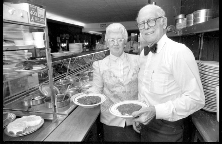 foodBN-1989-0696-11-Varallo's-Restaurant.jpg