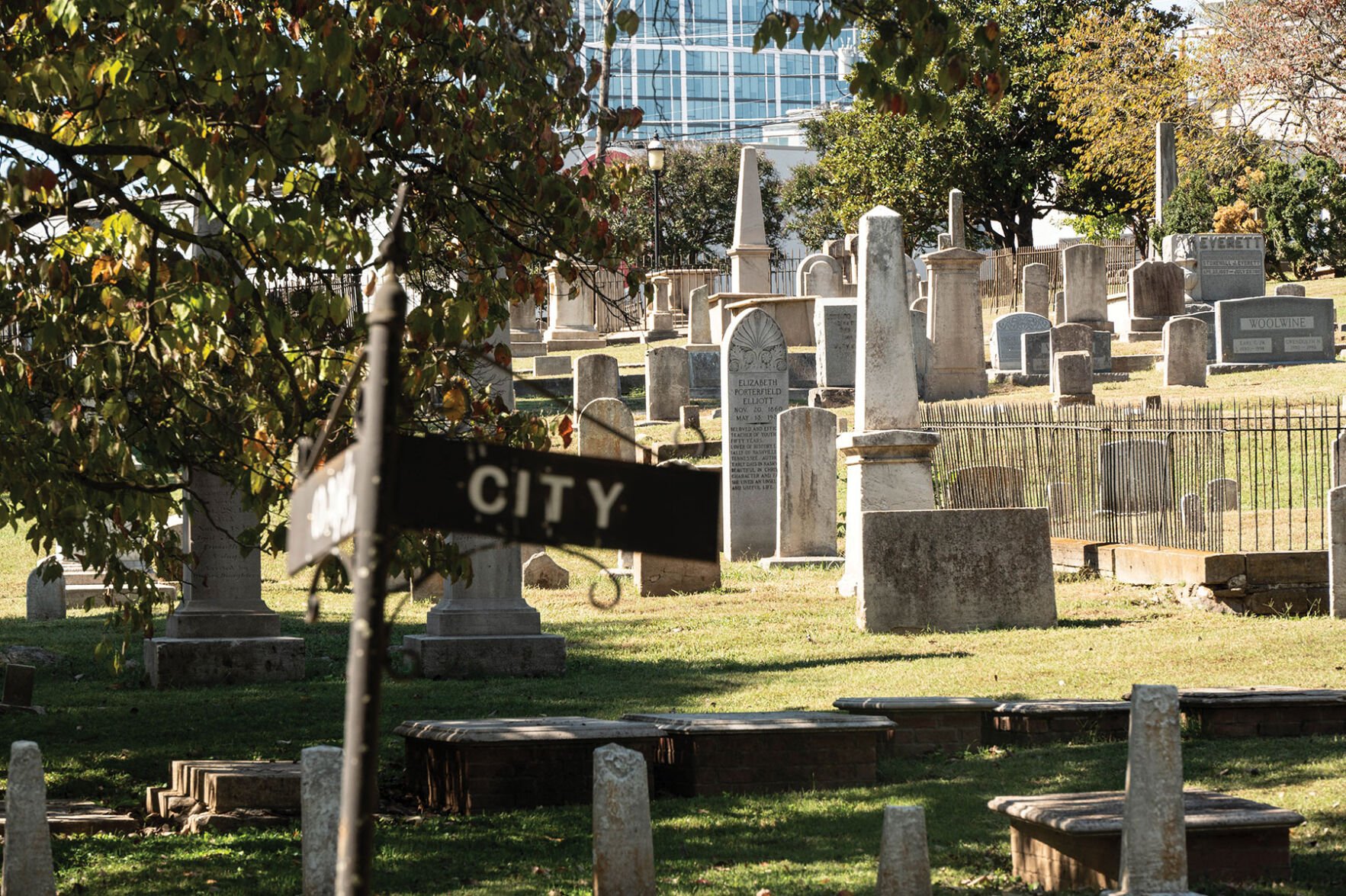 Rows of gravestones in the Nashville City Cemetery