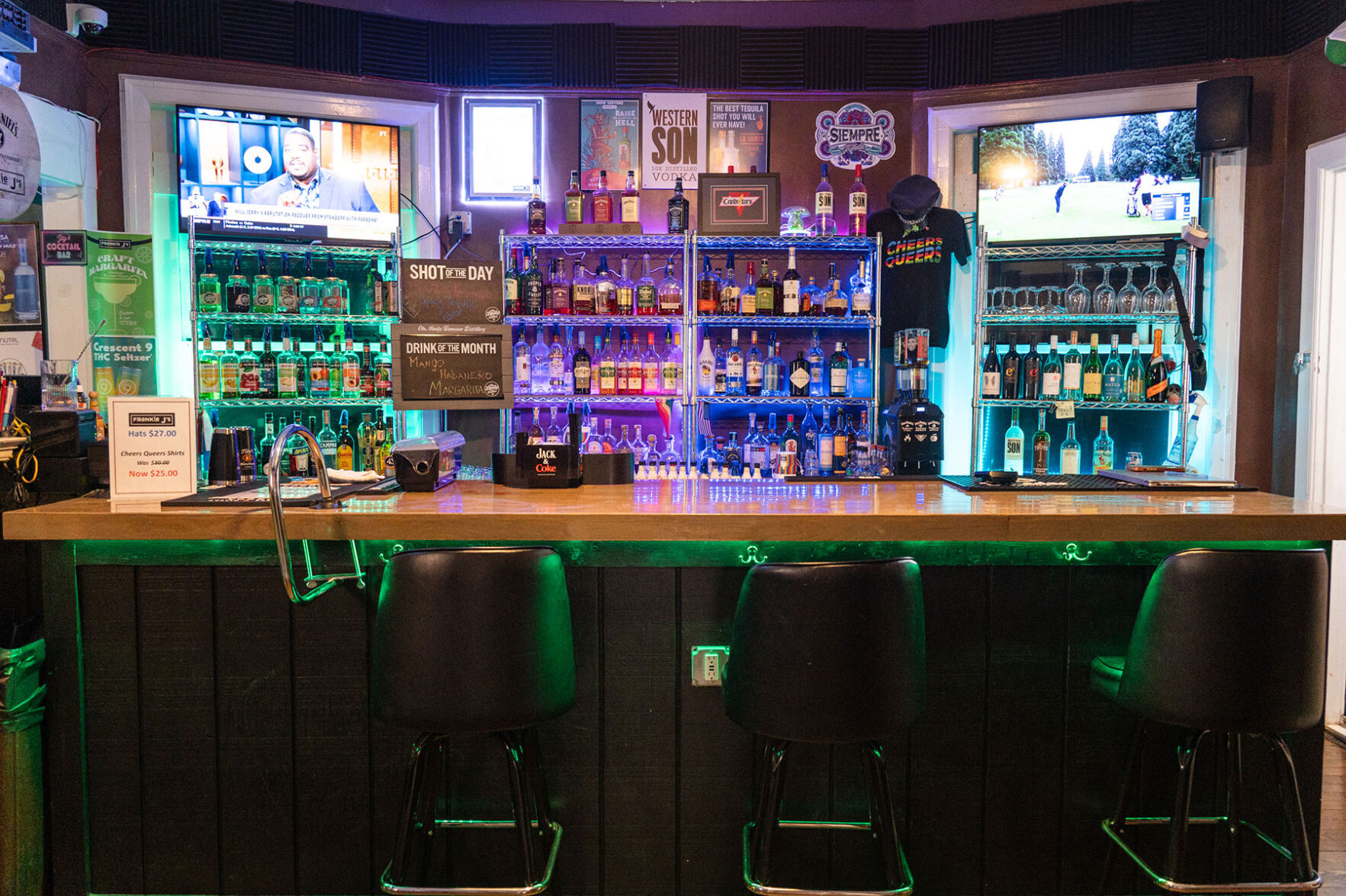 The bar at Frankie J's