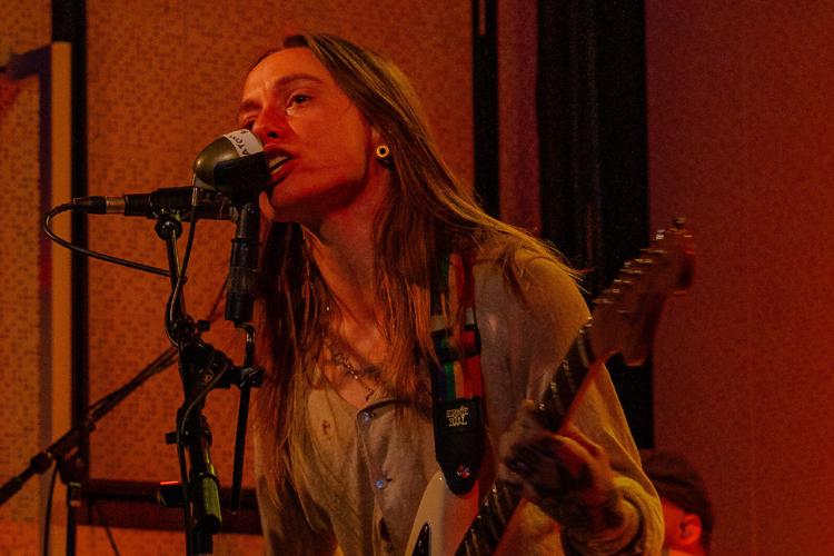 Julien-Baker-Blue-Room-04_scale60.jpg