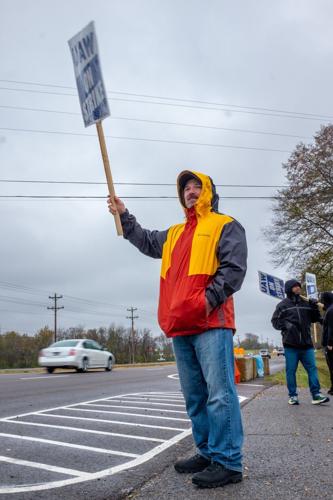 2023SpringHillGM_UAWStrike-4.jpg