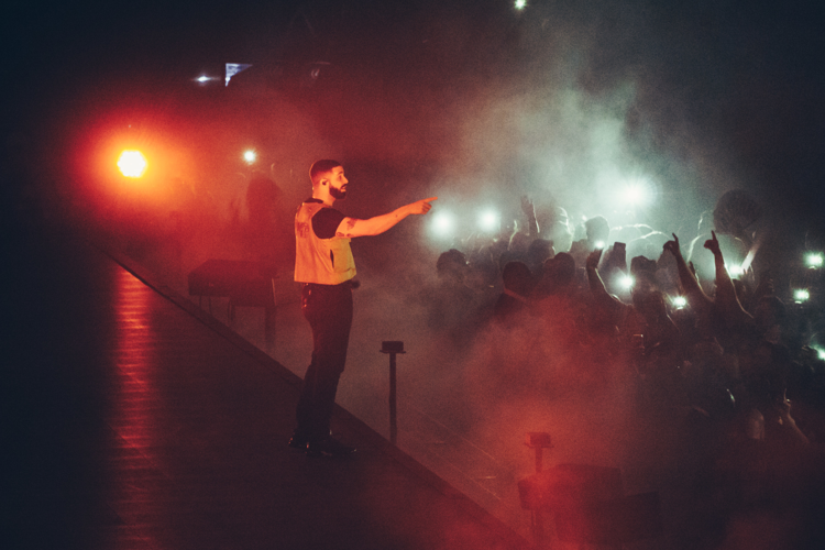 Drake Pleases the People at Bridgestone