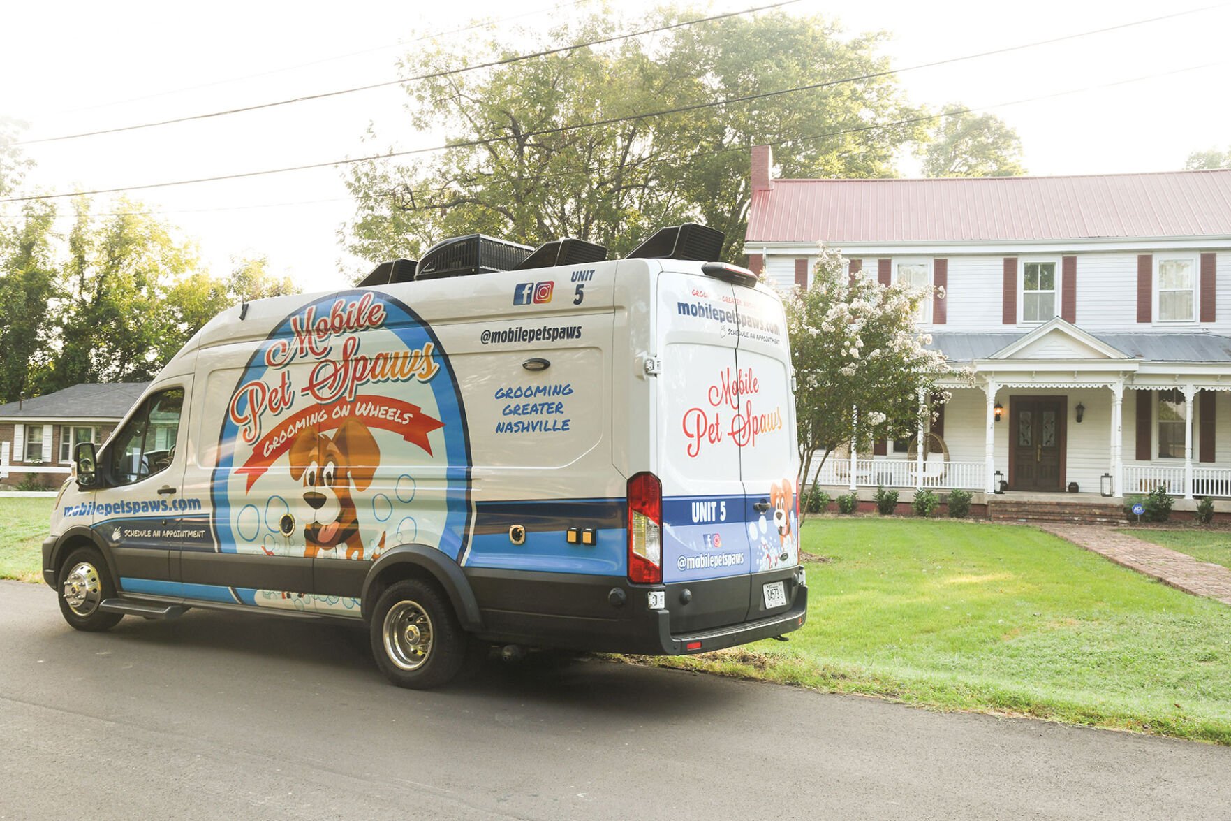 Cinderella mobile pet store grooming