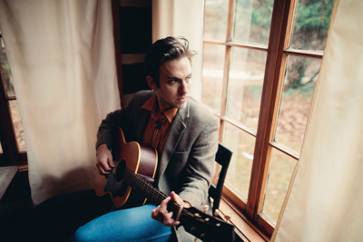 Andrew Combs Steps Out of His Comfort Zone on <i>Canyons of My Mind</i>