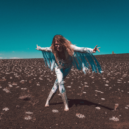 Elizabeth Cook Takes Country Music as Her Subject on <i>Aftermath</i>