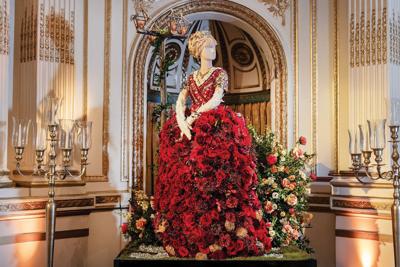 Cheekwood-Agnes-van-Rhijn-mannequin-by-Bluebird-Bouquets-Photo-courtesy-of-Fleurs-de-Villes