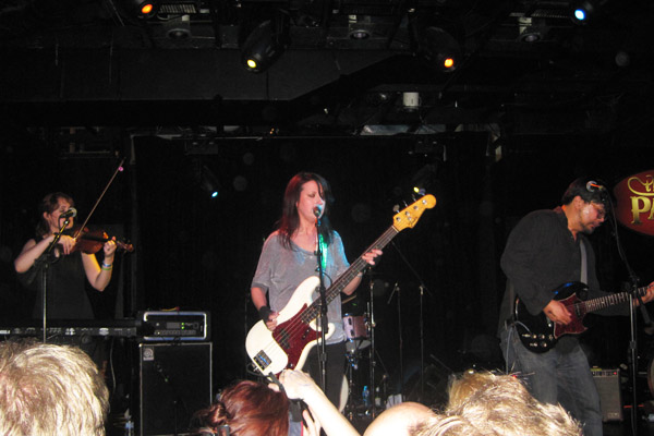 SXSW 2011, Friday: Wild Flag, Sharon Van Etten, Low, Versus, Wye Oak and Bizzaro Wendy's