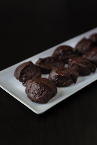 Avocado chocolate cookies with sea salt