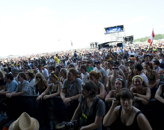 Bonnaroo 2010: The Gold Report [Jay-Z, Weezer, Kings, Conan, Chromeo & More]