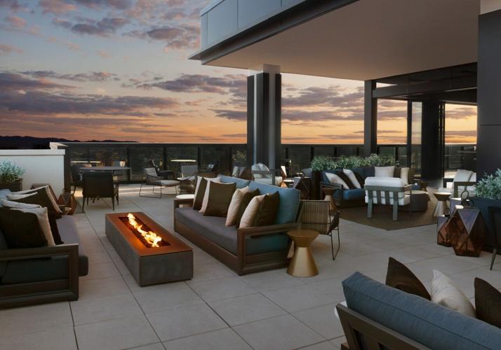Grand Hyatt's rooftop lounge lou/na