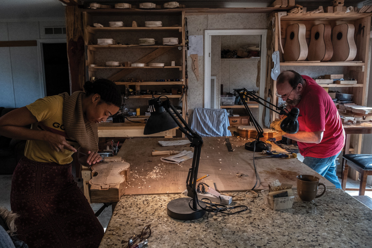 A Violin Maker and His Apprentice Keep a Storied Tradition Alive