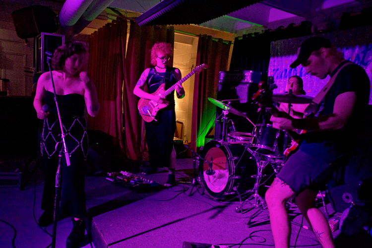 Soul Glo, Sad Baxter, Thirdface and More Warm the House at Drkmttr