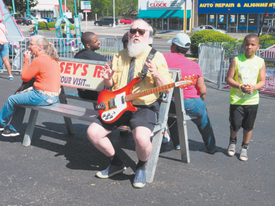 Nashville Pop Master R. Stevie Moore Imagines the Future on <i>Afterlife</i>
