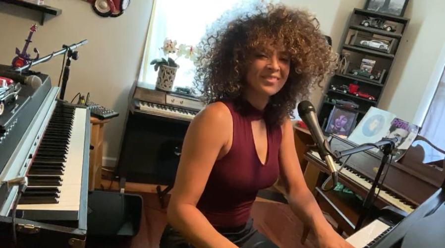 Kandace Springs Dazzles From Home