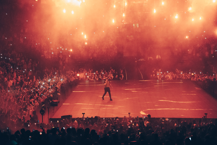 Drake Pleases the People at Bridgestone
