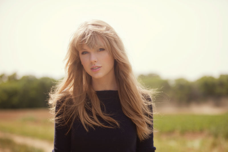 Taylor Swift explodes the pop mold on her fourth and most ambitious album, <i>Red</i>