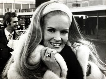 Lynn Anderson Dies at 67; Here Are Five Versions of 'Rose Garden'