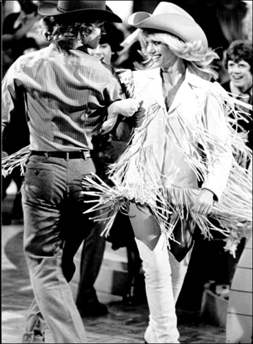 What To Wear To Tonight's Midnight Screening of <i>Xanadu</i>