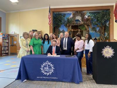 Mayor Freddie O'Connell signs legislation at Fannie Battle Day Home, April 24, 2026